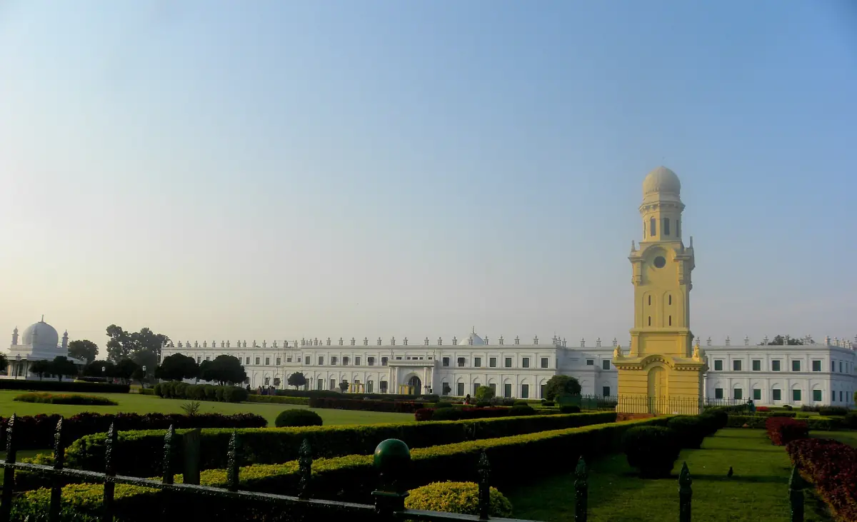 Der Uhrturm und die Nizamat Imambara